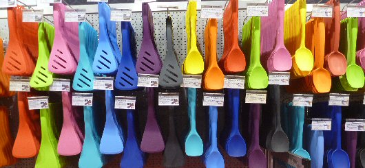 Bunte Küchenutensilien Bunte Küchenutensilien